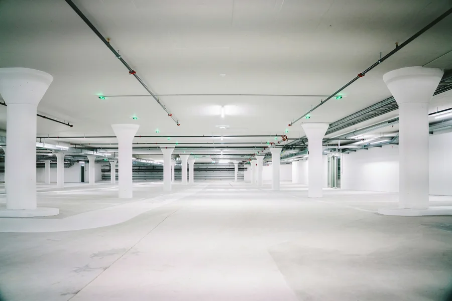 Vloer van een overdekte parkeergarage