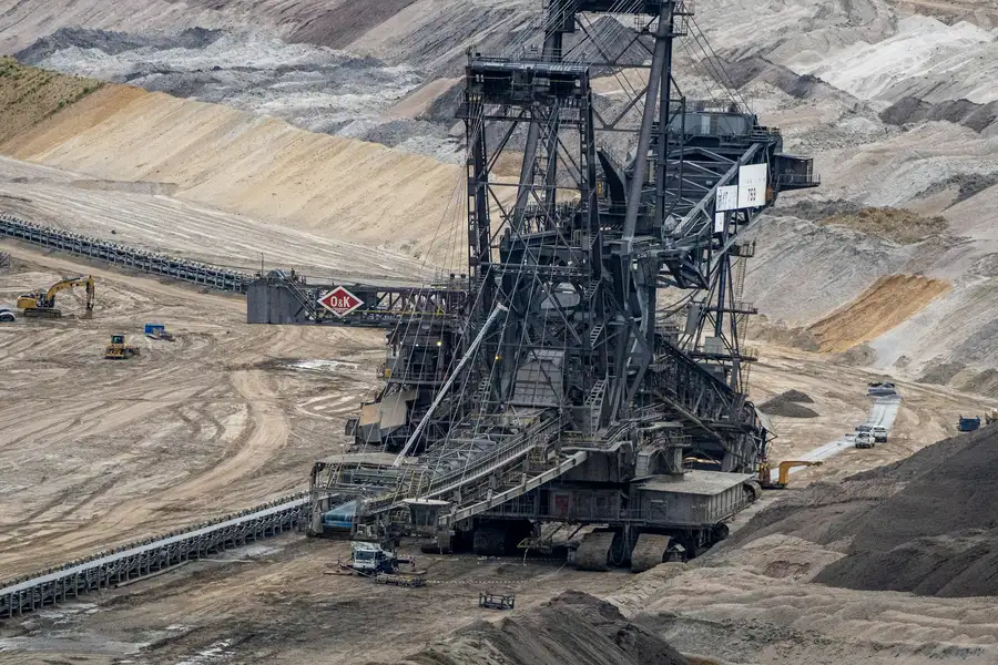 Schoepenradgraafmachine in een dagbouwmijn